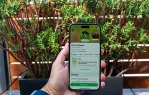 Verde Inteligente: Tu Jardín en la Palma de la Mano
