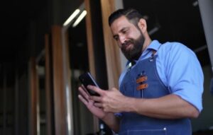 Antes de cortar o afeitar: visualiza tu transformación con apps